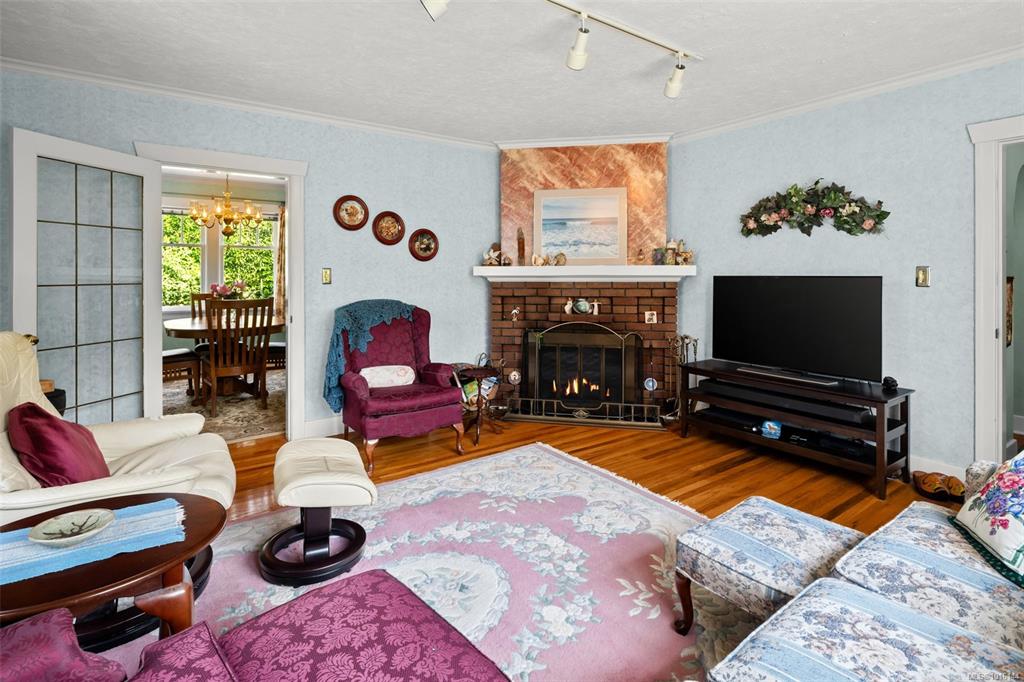 Fifth View of 1924 Forrester St, Saanich, BC, V8R 3H1