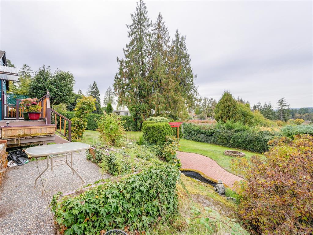 Third View of 3998 Holland Ave, Saanich, BC, V8Z 5K1