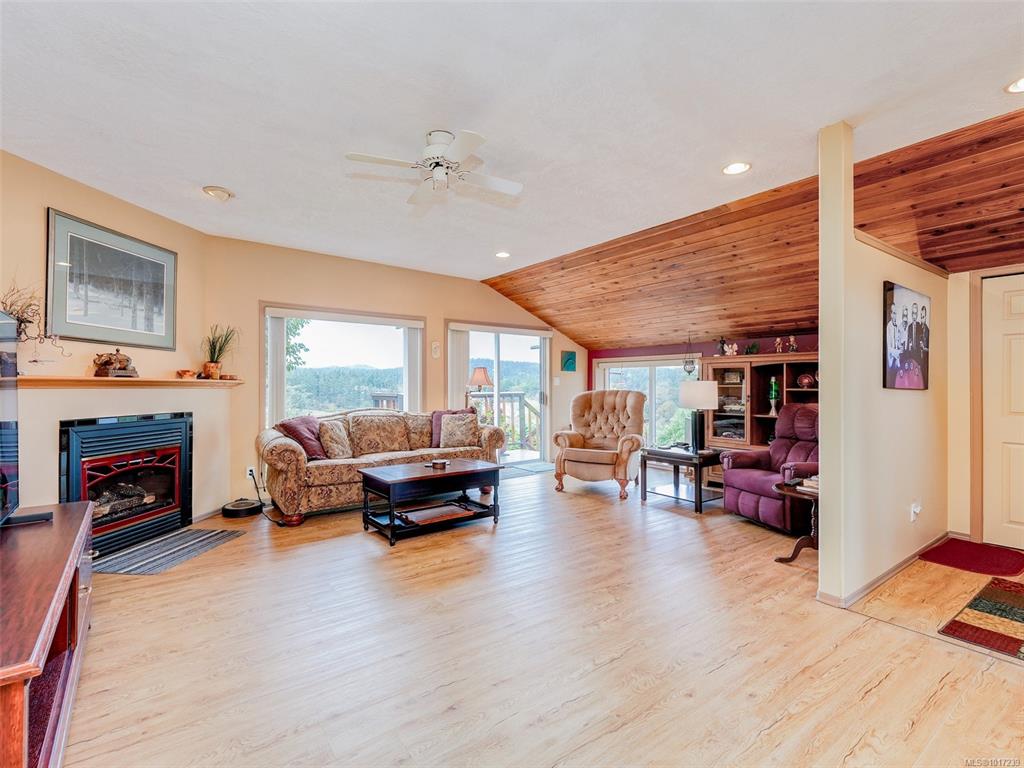 Fourth View of 3998 Holland Ave, Saanich, BC, V8Z 5K1