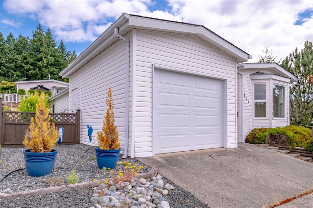 1011 Collier Cres, 1017264, BC,