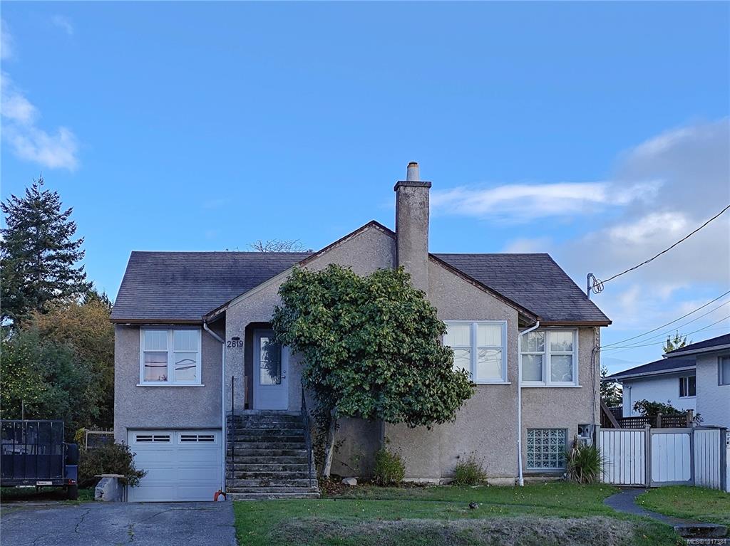 Second View of 2819 Richmond Rd, Saanich, BC, V8R 4T6