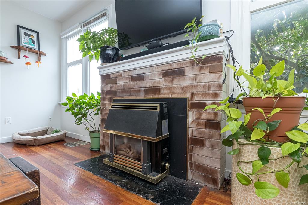 Fourth View of 2819 Richmond Rd, Saanich, BC, V8R 4T6