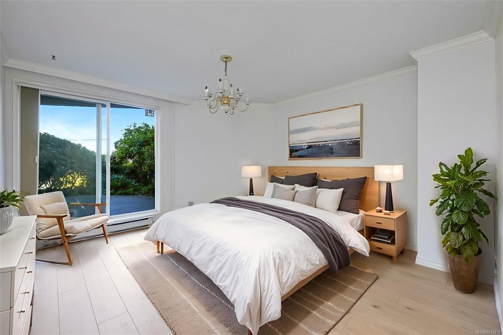 Fifth View of 1375 Newport Ave, Oak Bay, BC, V8S 5E8