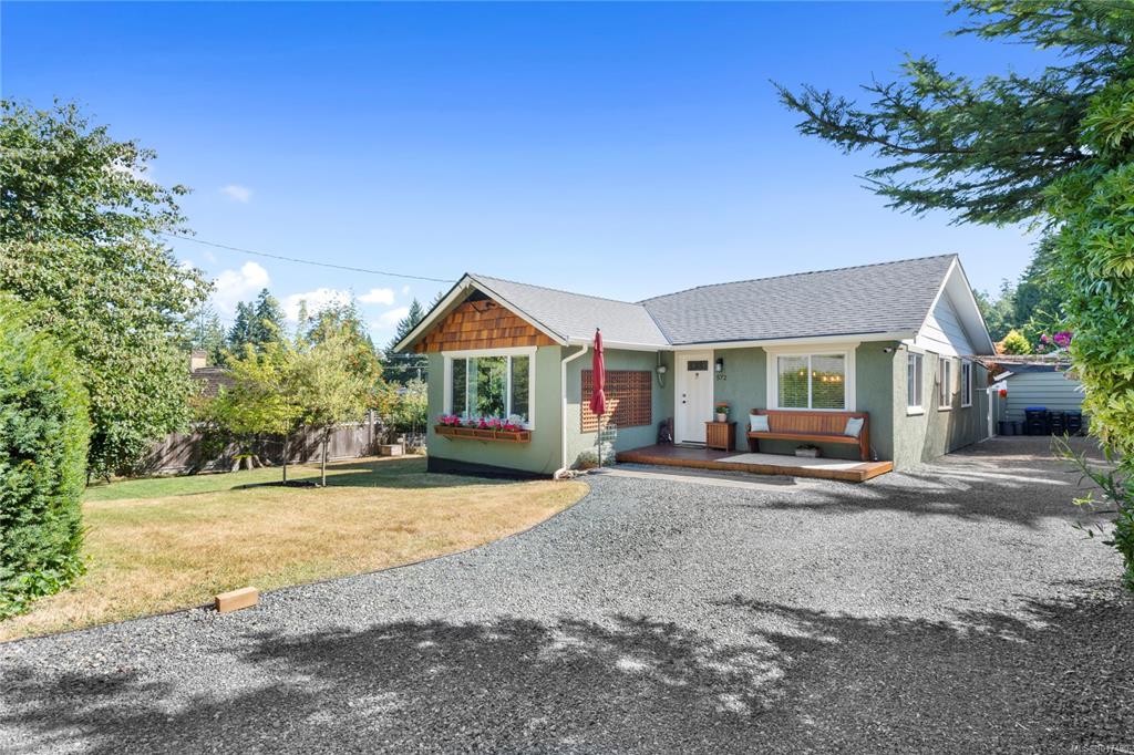 MLS® listing #30085594 for sale located at 572 Berwick Rd N