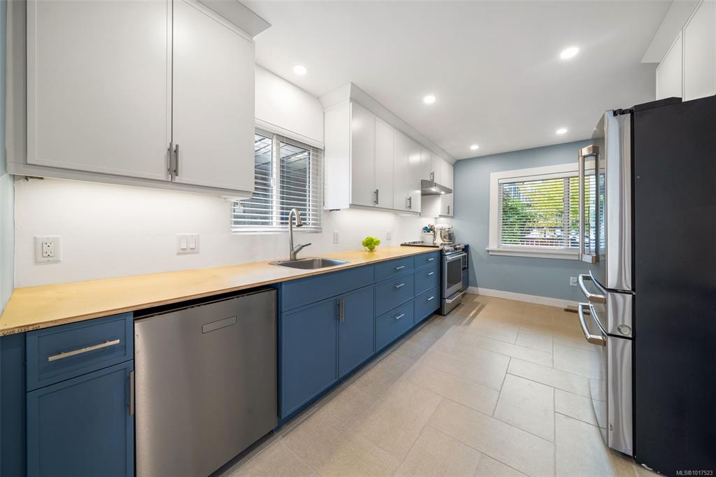 Fifth View of 1296 Garkil Rd, Saanich, BC, V9P 2L3