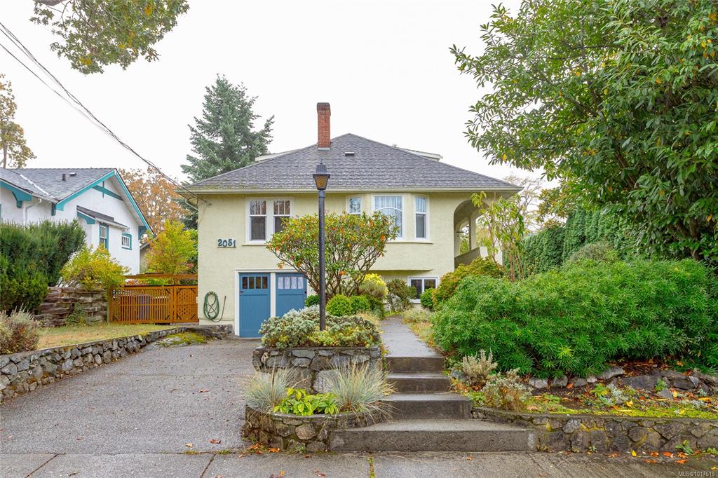 Third View of 2051 Granite St, Oak Bay, BC, V8S 3G4