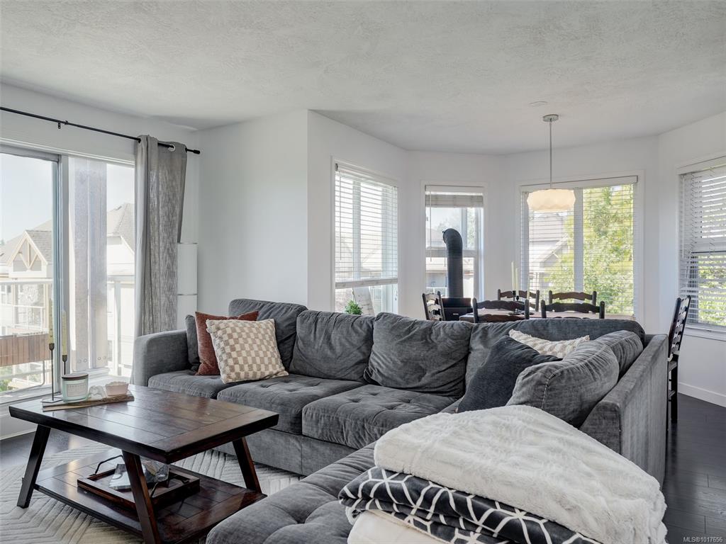 Third View of 490 Marsett Pl, Saanich, BC, V8Z 7J1