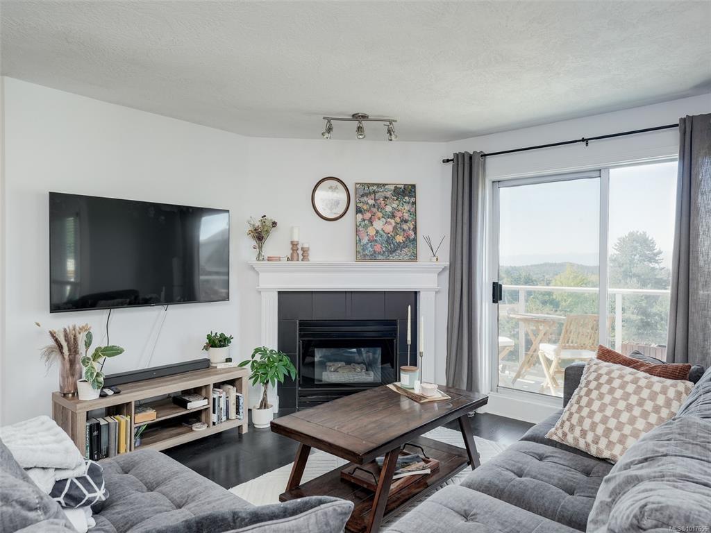 Fourth View of 490 Marsett Pl, Saanich, BC, V8Z 7J1