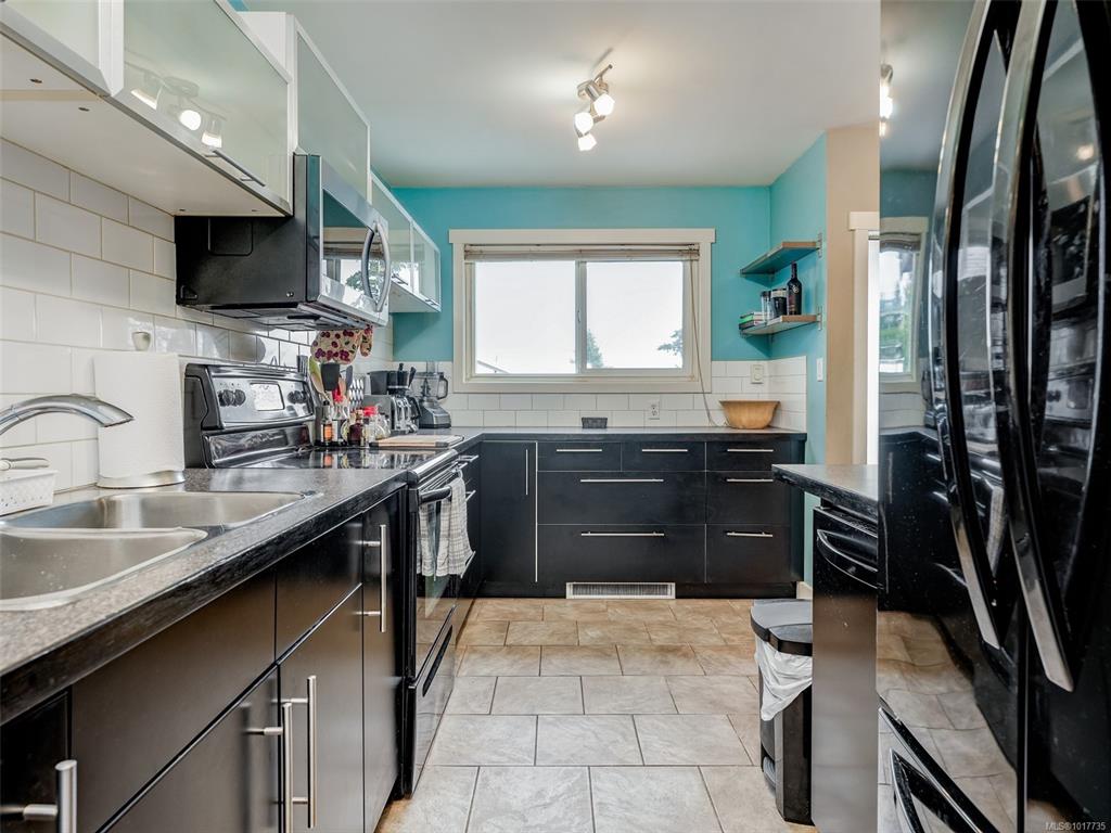 379 Wale Rd, 1017735, BC,