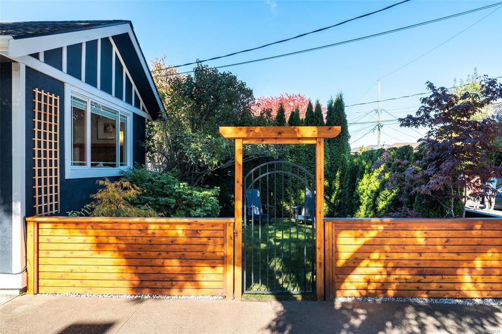 Fourth View of 2116 Sayward St, Victoria, BC, V8R 3T3