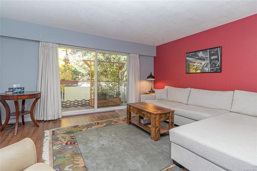 Fifth View of 1490 Garnet Rd, McKenzie House, Saanich, BC, V8P 5L1