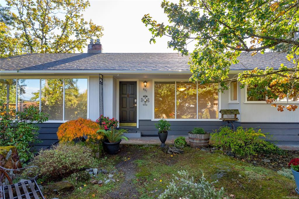 Main View of 991 Snowdrop Ave, Saanich, BC, V8Z 2N6