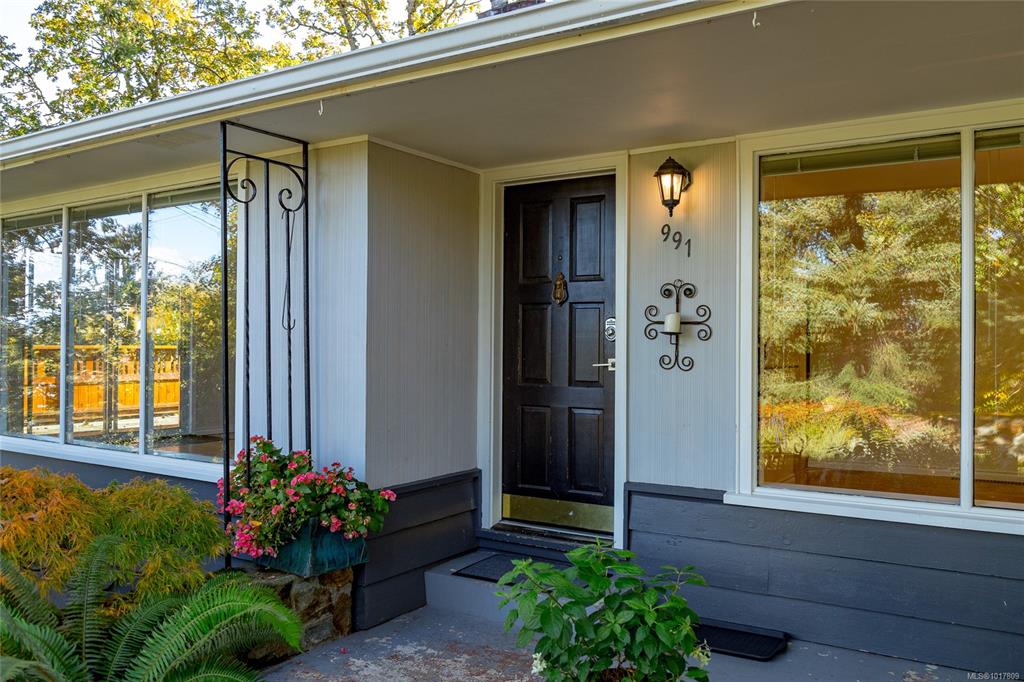 Fourth View of 991 Snowdrop Ave, Saanich, BC, V8Z 2N6