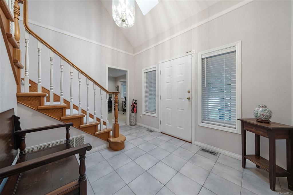 Third View of 1741 Barrie Rd, Saanich, BC, V8N 2W4