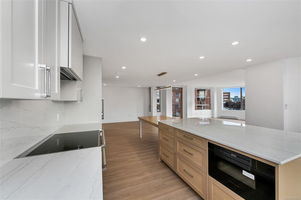 Fourth View of 630 Montreal St, Victoria, BC, V8V 4Y2