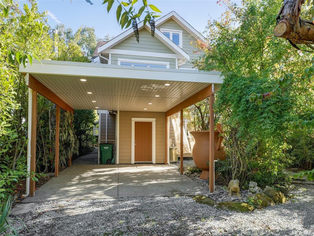 Third View of 3221 Wascana St, Saanich, BC, V8Z 3T7