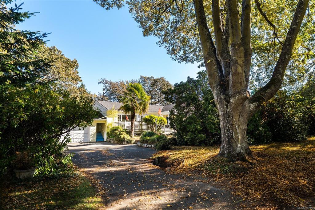 Third View of 3315 Ripon Rd, Oak Bay, BC, V8R 6G6