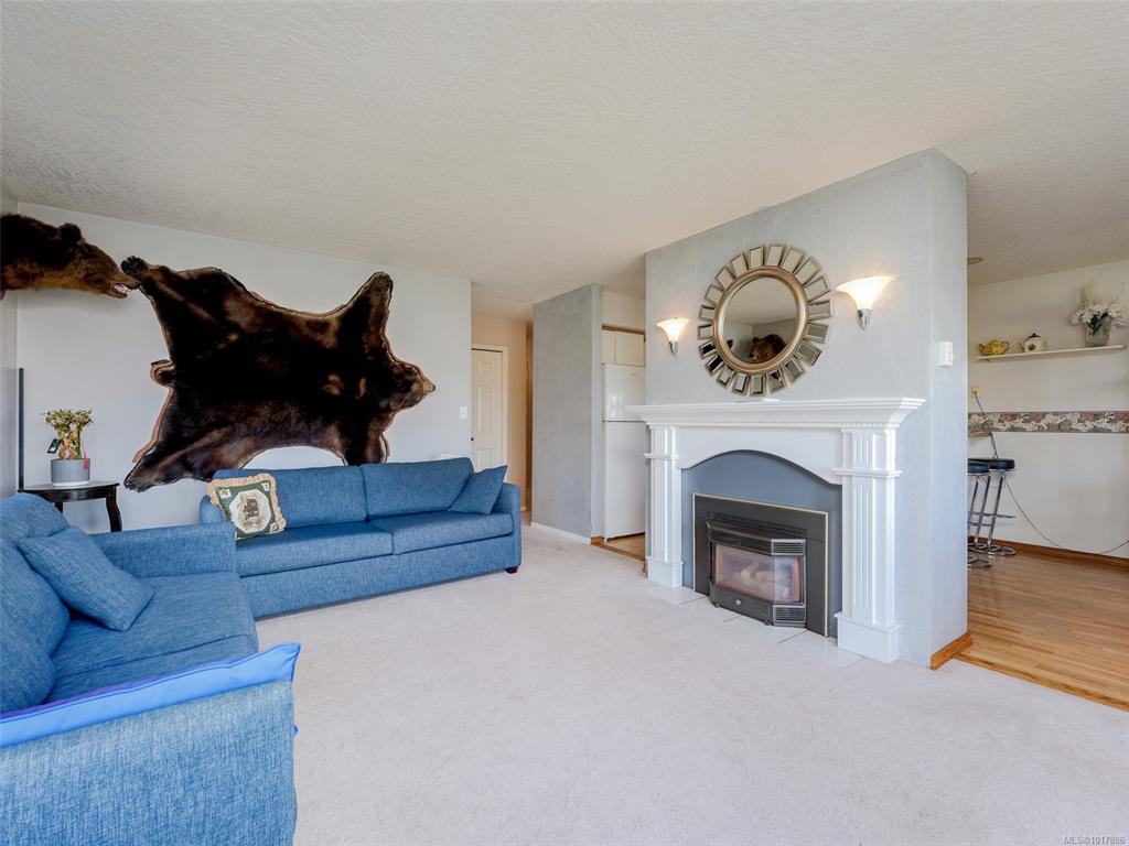 Third View of 1265 Woodway Rd, Esquimalt, BC, V9A 4W9