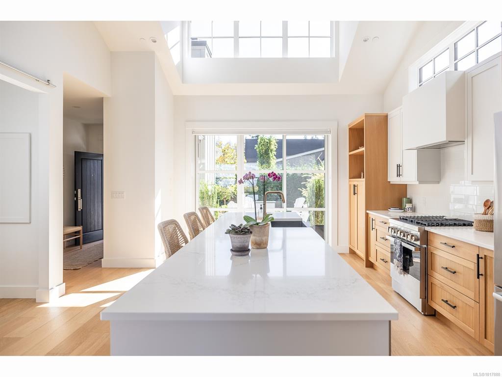 871 Claymore Cres, 1017888, BC,