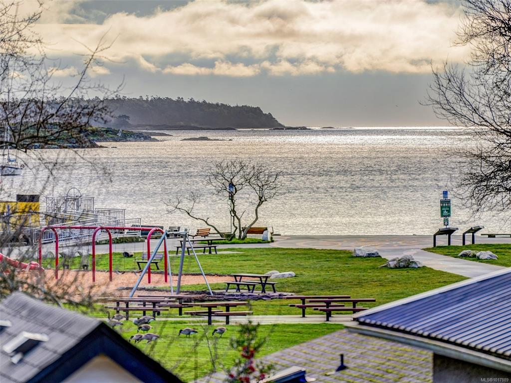 Second View of 2589 Penrhyn St, The Promenade, Saanich, BC, V8N 1G4