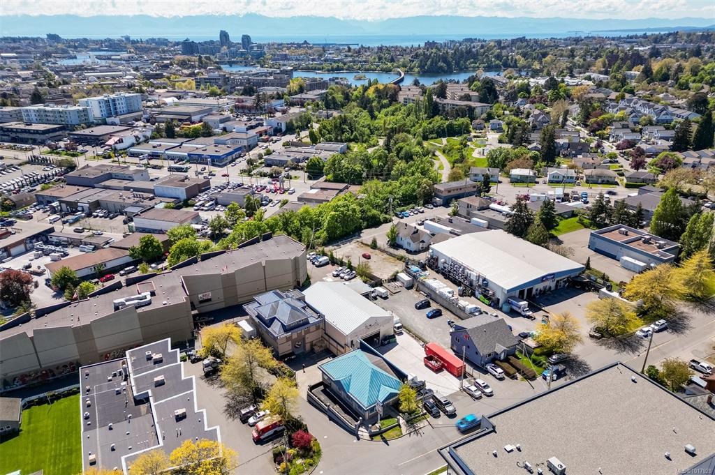 Second View of 491 Dupplin Rd, Saanich, BC, V8Z 1B8