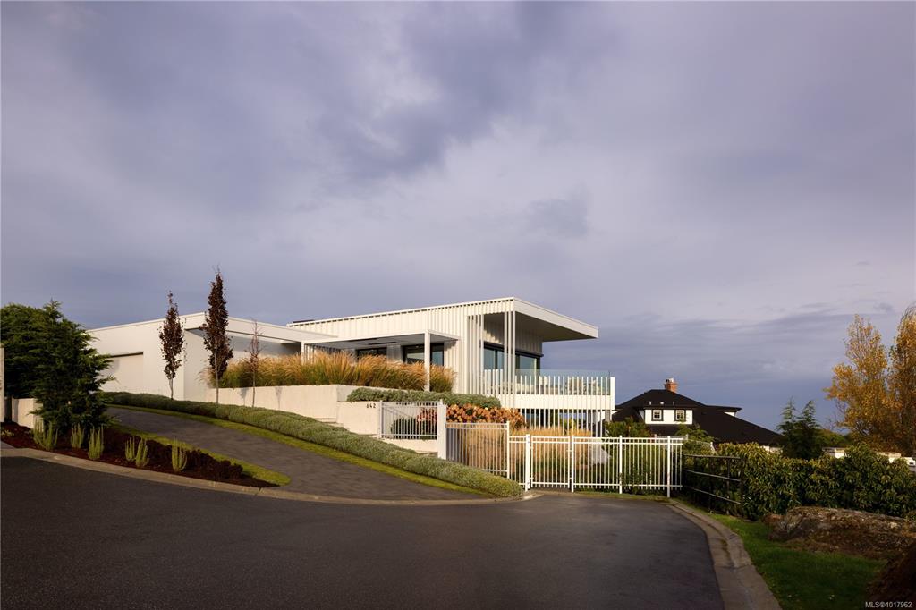 Fifth View of 642 Beach Dr, Oak Bay, BC, V8S 3N7