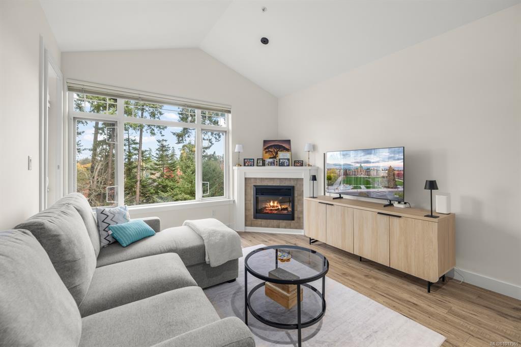 1115 Craigflower Rd, 1017965, BC,