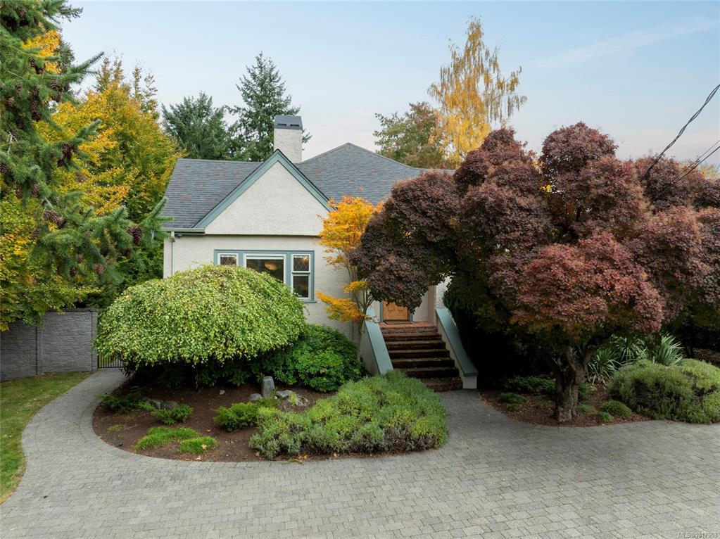 Fifth View of 1690 Ash Rd, Saanich, BC, V8N 2T5