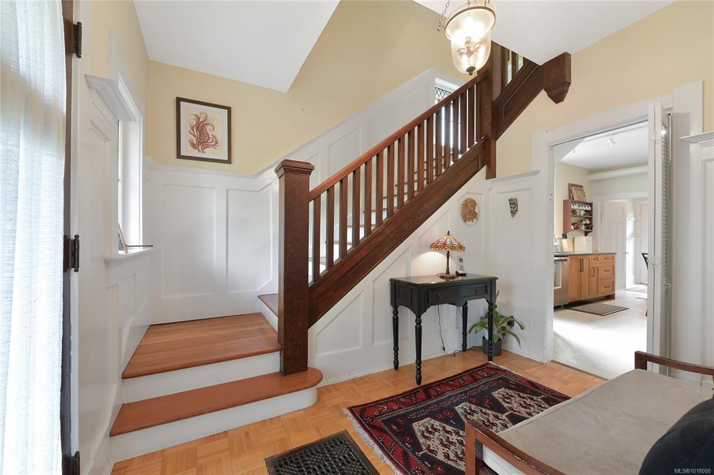 Fifth View of 1038 Chamberlain St, Victoria, BC, V8S 4B9