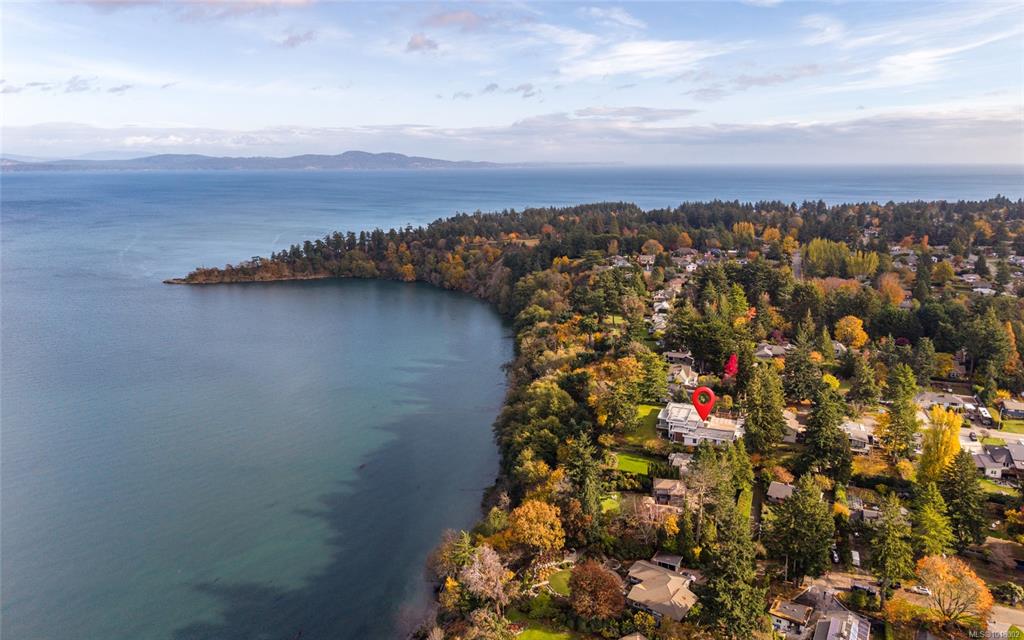 Third View of 4570 Bissenden Pl, Saanich, BC, V8N 3K4