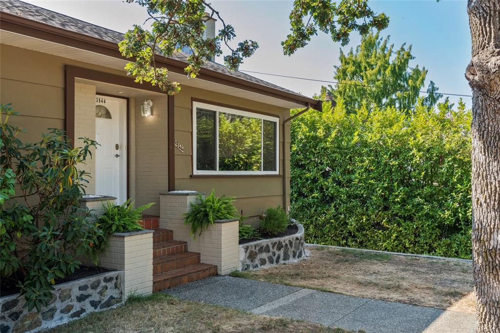 Fourth View of 3944 Cedar Hill Cross Rd, Saanich, BC, V8P 2N6