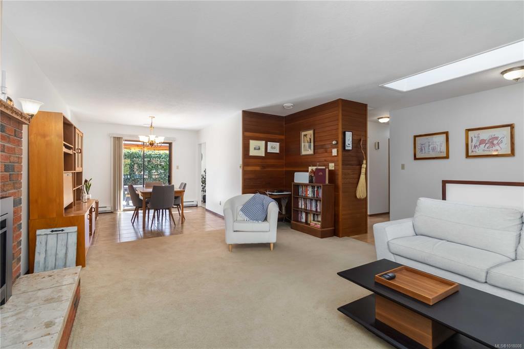 Fifth View of 711 Miller Ave, Saanich, BC, V8Z 3C9