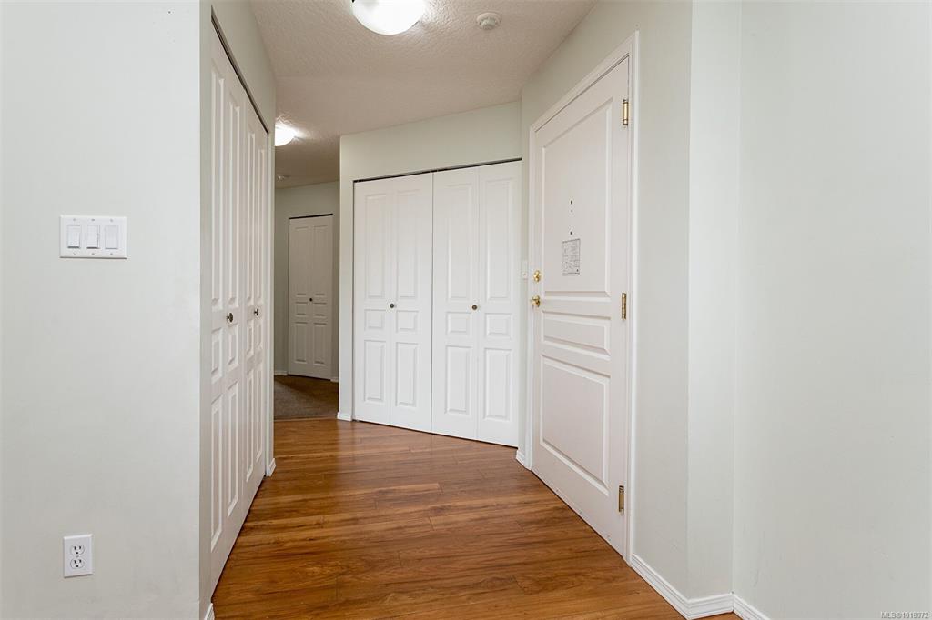 Third View of 898 Vernon Ave, Chelsea Green, Saanich, BC, V8X 2W6