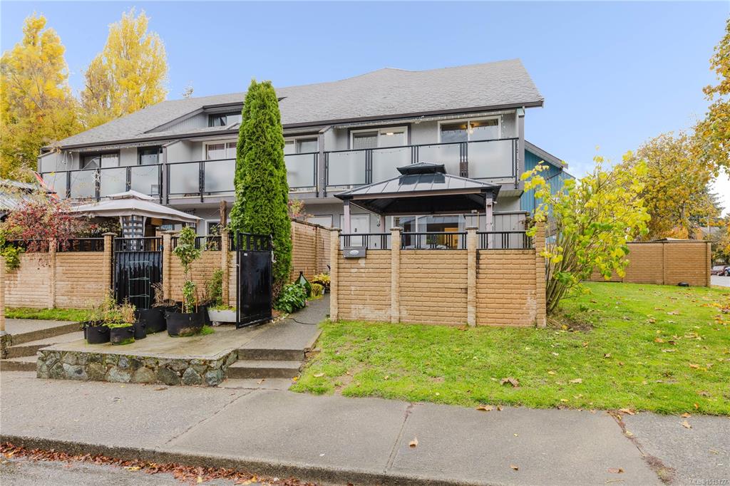 Second View of 740 Wilson St, Wilson Court, Victoria, BC, V9A 3H2