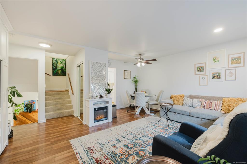 Fifth View of 740 Wilson St, Wilson Court, Victoria, BC, V9A 3H2