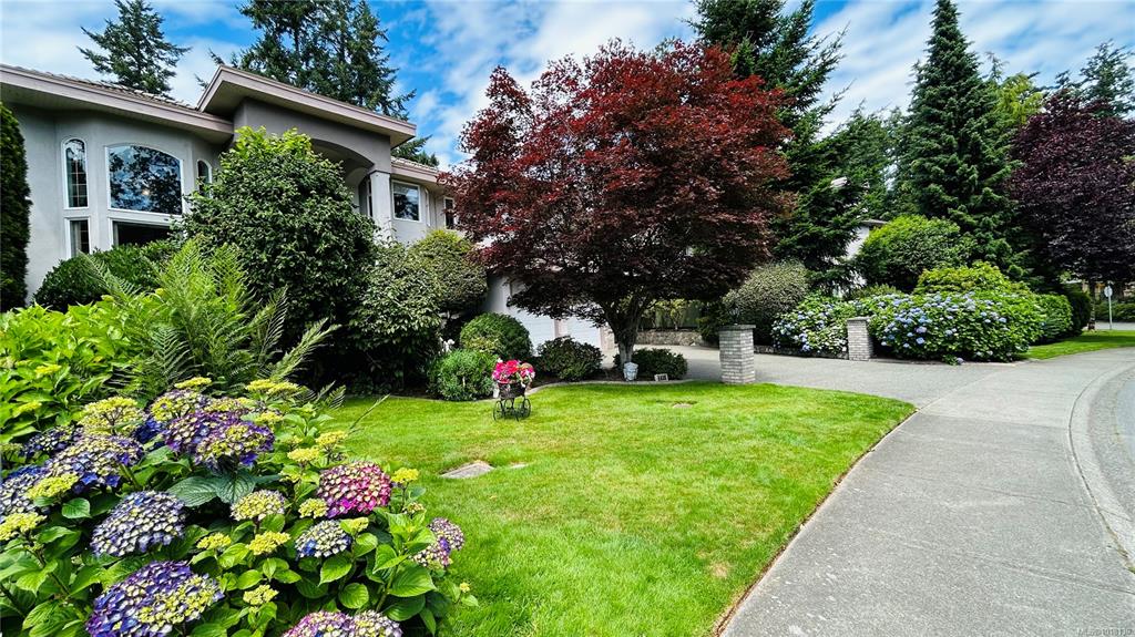 Fourth View of 4638 Boulderwood Dr, Saanich, BC, V8Y 3G5