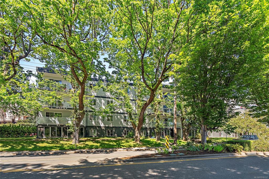 Third View of 1124 Esquimalt Rd, Esquimalt, BC, V9A 3N4