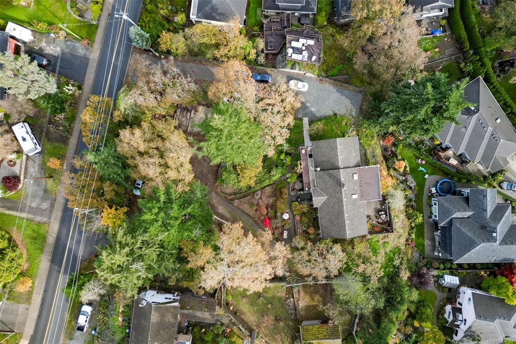 Fifth View of 3841 Wilkinson Rd, Saanich, BC, V8Z 5A3