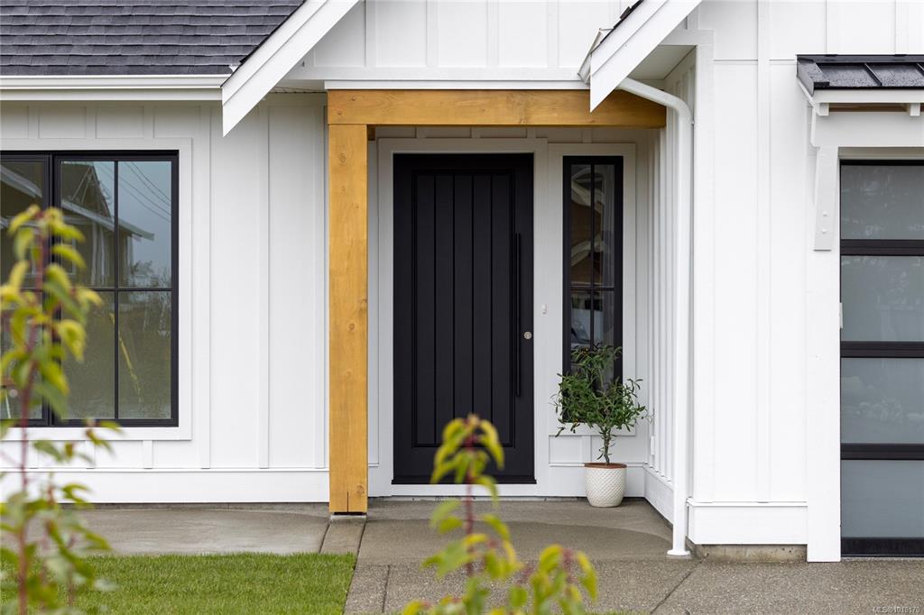 327 Wisteria St, 1018170, BC,