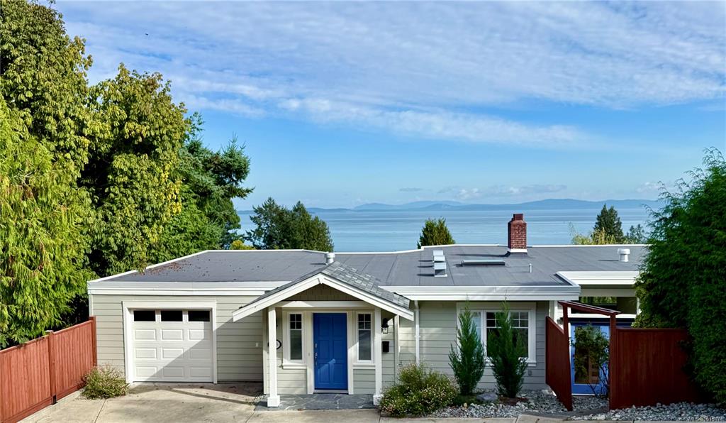 Third View of 5055 Lochside Dr, Saanich, BC, V8Y 2G1