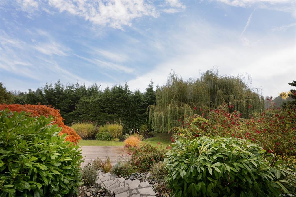 Fourth View of 5055 Lochside Dr, Saanich, BC, V8Y 2G1