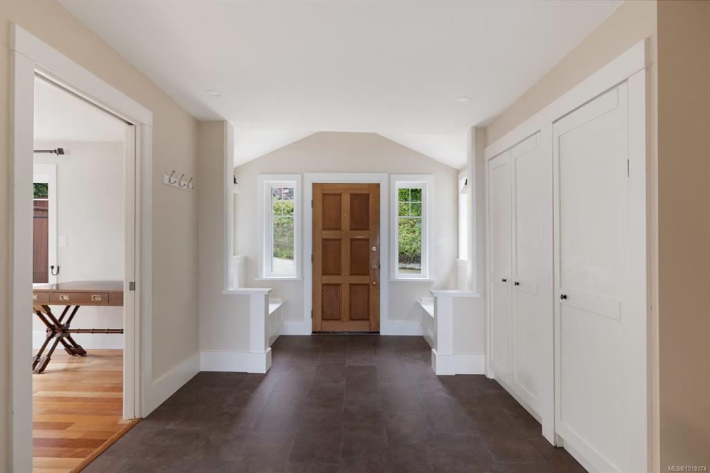 Fifth View of 5055 Lochside Dr, Saanich, BC, V8Y 2G1