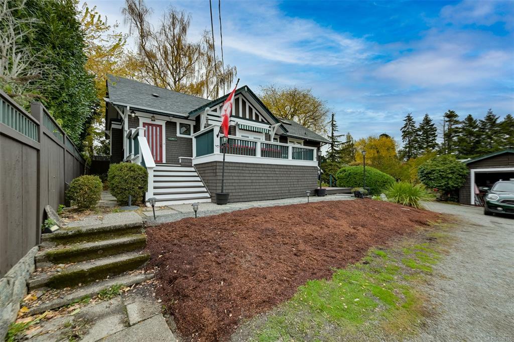 Second View of 3291 Cedar Hill Rd, Saanich, BC, V8P 3Y5