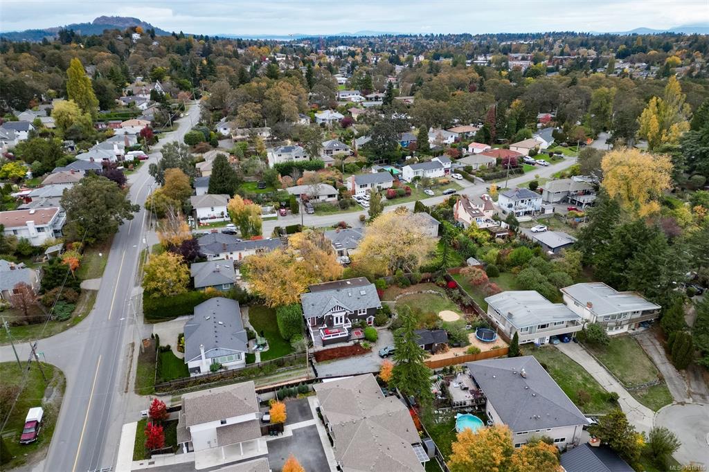 Fourth View of 3291 Cedar Hill Rd, Saanich, BC, V8P 3Y5