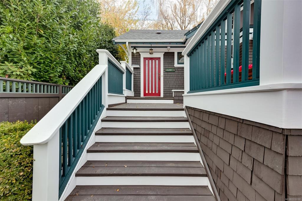 Fifth View of 3291 Cedar Hill Rd, Saanich, BC, V8P 3Y5