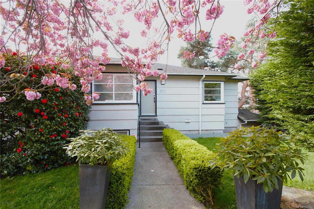 Second View of 1211 Fairfield Rd, Victoria, BC, V8V 3B3