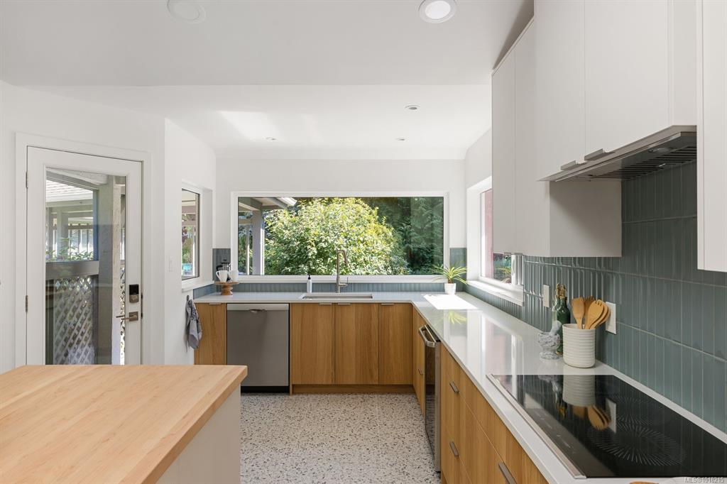 Fourth View of 2693 Macdonald Dr E, Saanich, BC, V8N 1Y1