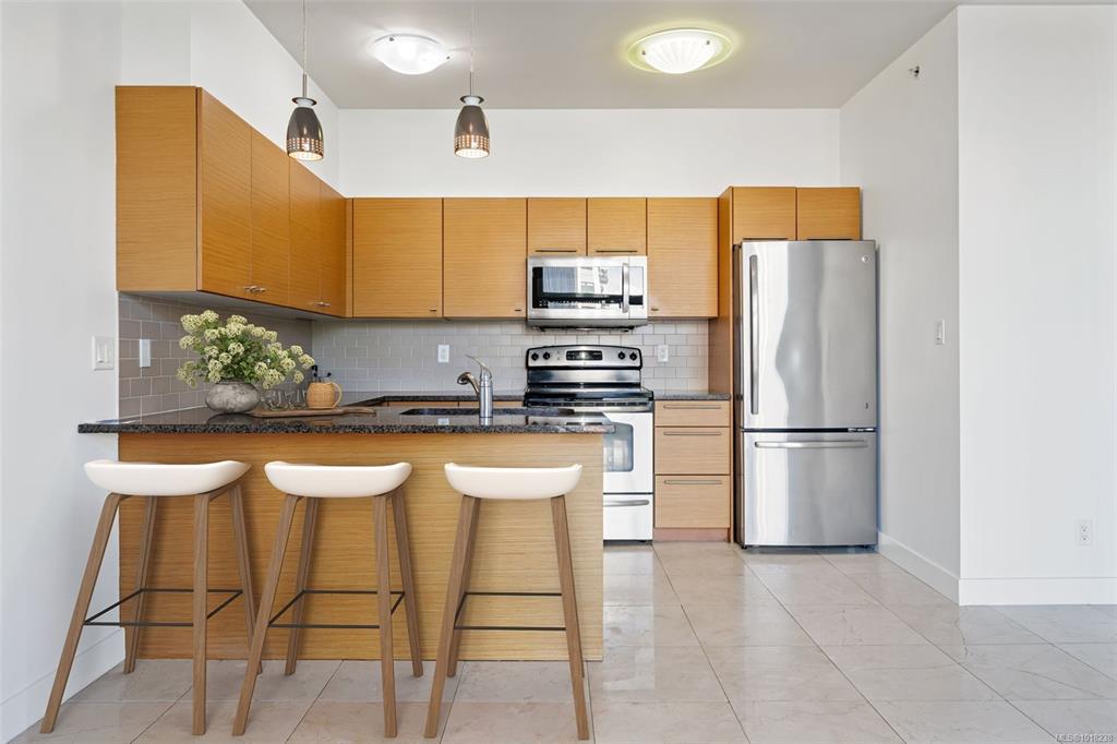 Fifth View of 1315 Esquimalt Rd, Esquimalt, BC, V9A 3P4