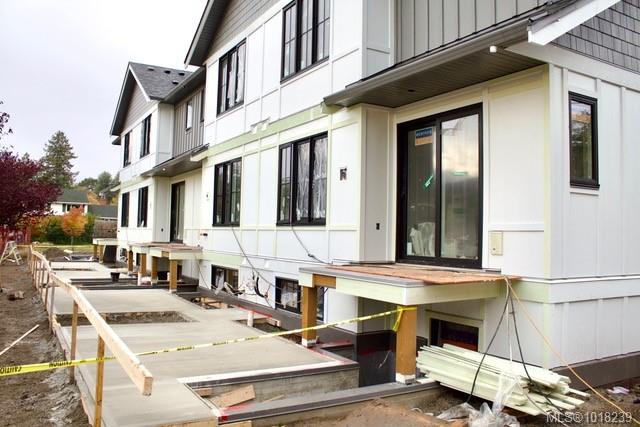 Third View of 3513 Henderson Rd, Henderson Park, Oak Bay, BC, V8R 3K5