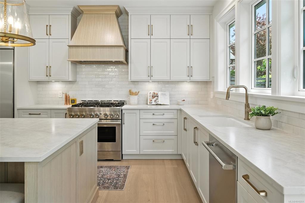Fourth View of 2377 Zela St, Oak Bay, BC, V8S 2X1